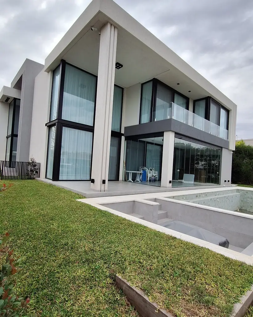 Frente con aberturas de aluminio — aberturas de aluminio fabricadas e instaladas por NG Aberturas