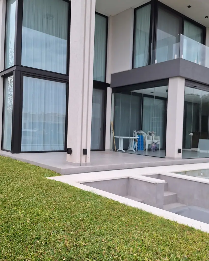Paños vidriados de gran tamaño — aberturas de aluminio fabricadas e instaladas por NG Aberturas